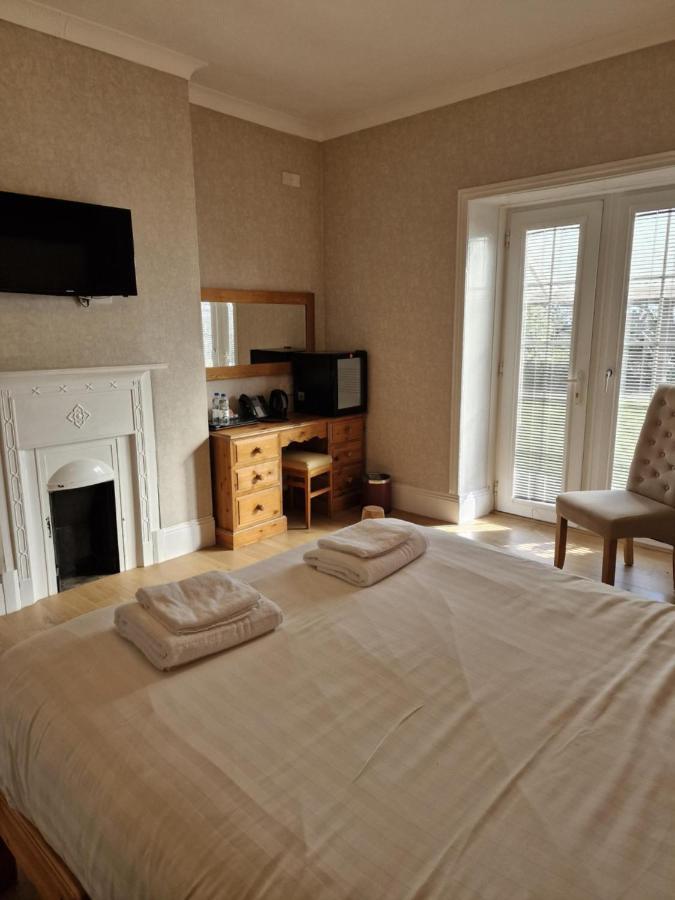 Broadway House Bed & Breakfast Laugharne Exterior photo